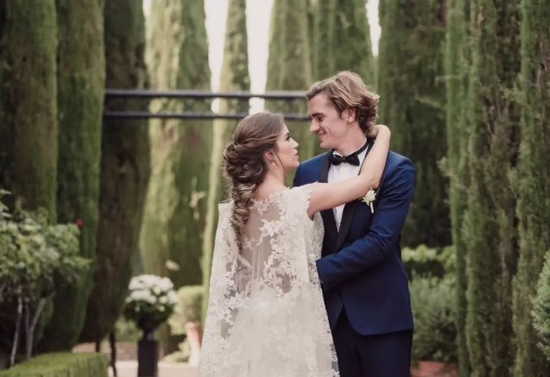 法国队身价过亿的两个人,法国队球员老婆