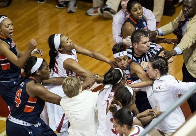 女子篮球比赛精彩瞬间,巾帼不让须眉女子比赛