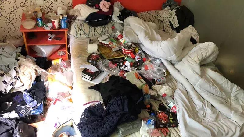 90后姑娘住酒店两个月,从不允许保洁进房打扫,最后逼得店家报警!网友:一定要转我妈看!