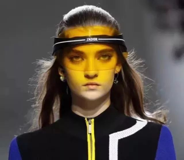 不get一件pvc单品,还怎么愉快的做彼此的塑胶姐妹花?