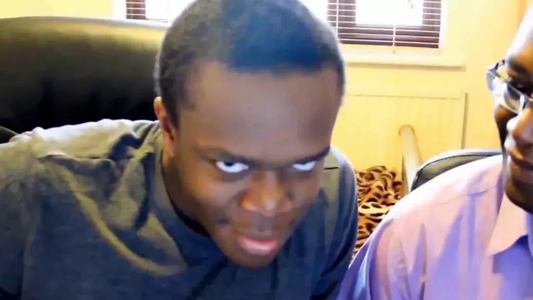 足球回不了家，哨响那一刻才知道，快乐只是你穿的保护色