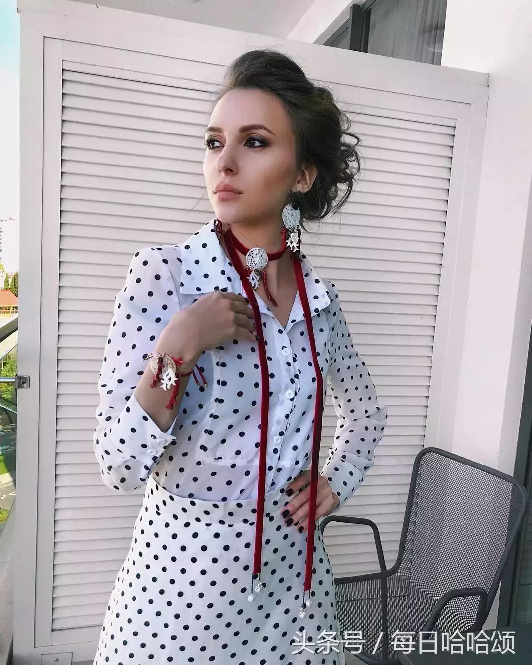 俄罗斯足球女裁判,足球魔鬼身材的女裁判