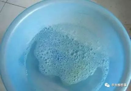 洗衣粉白糖消灭蟑螂,一勺洗衣粉