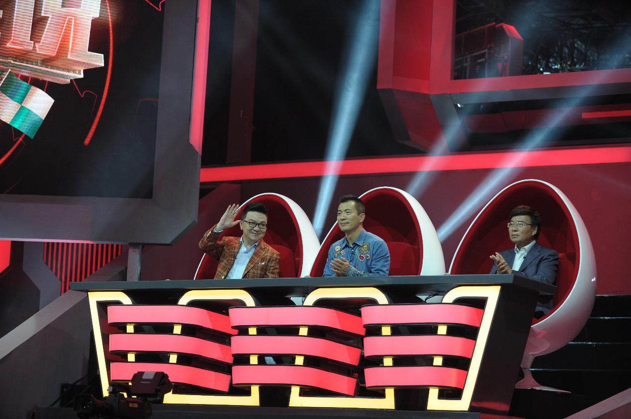 燃爆世界杯,2022世界杯足球燃爆全场观众