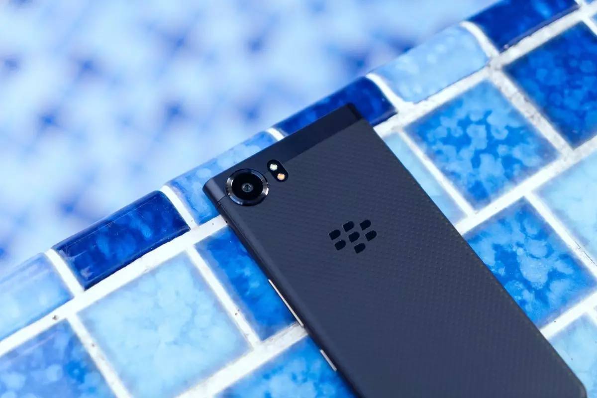 “全键盘”真情怀，黑莓KEYone降至1699，网友：还是说再见吧！