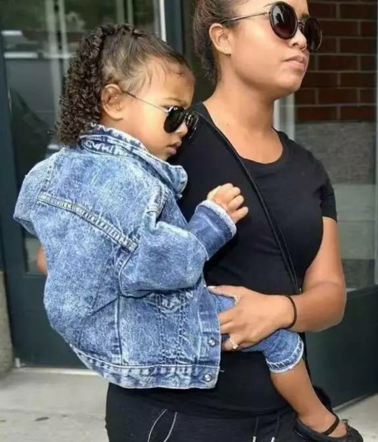 出生就穿爱马仕，上杂志封面的星二代萌娃，真是赢在了起跑线上！