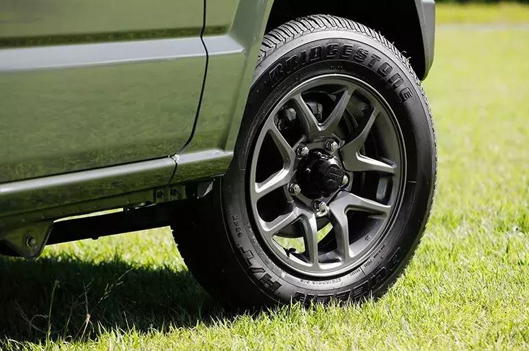 新吉姆尼与老吉姆尼驾驶感受对比,铃木吉姆尼为什么这么多人喜欢