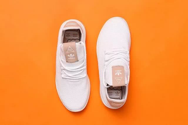 穿洞洞鞋出门真的很丢人吗,出门基本都穿洞洞鞋