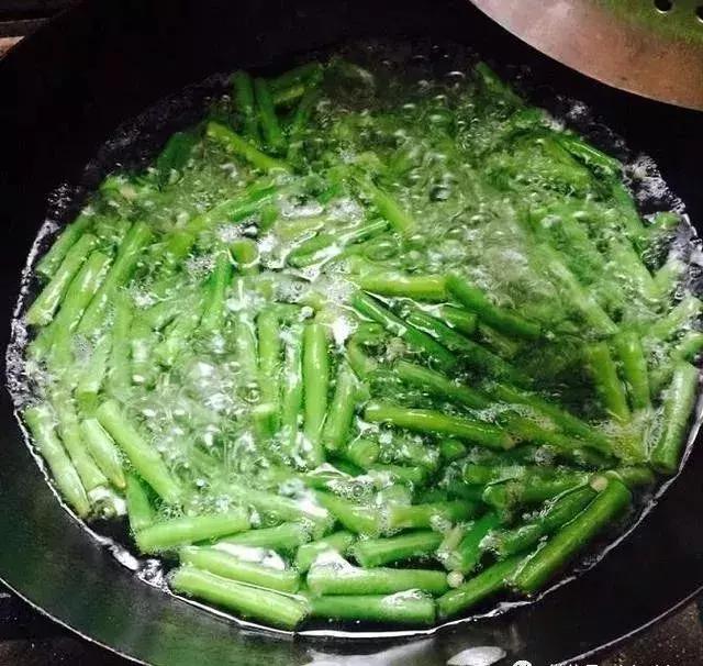 豆角炒不咸怎么办,豆角炒菜不熟怎么处理
