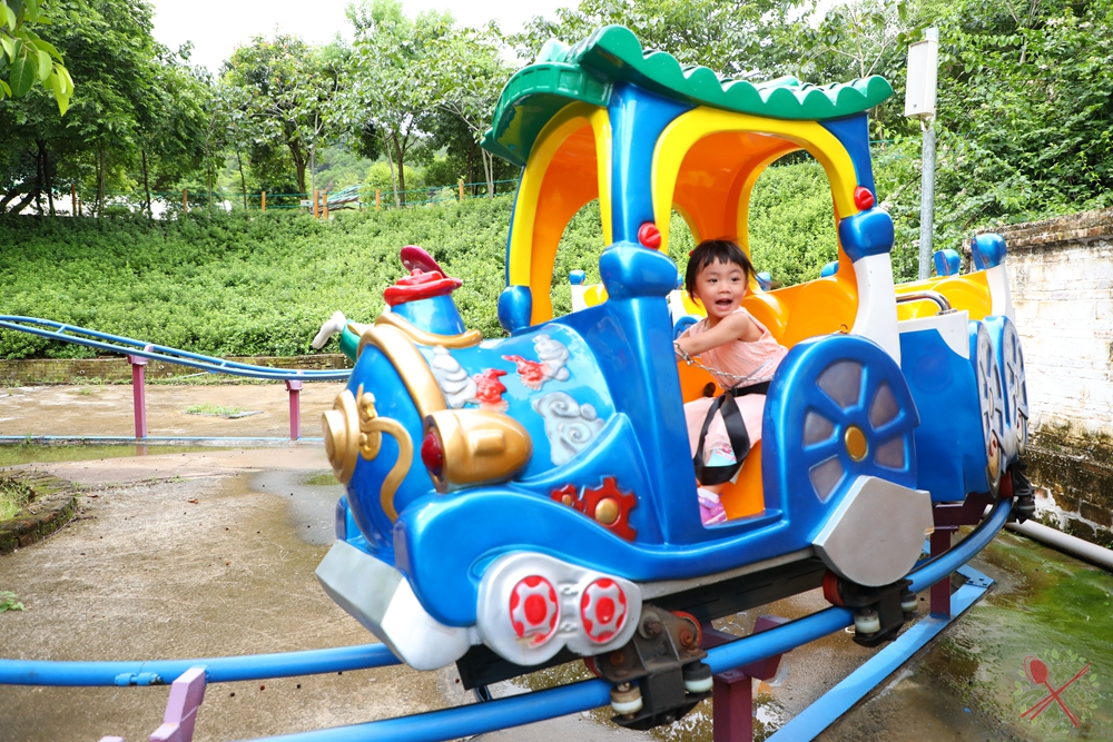 暑假带孩子逛公园,带孩子玩跳楼