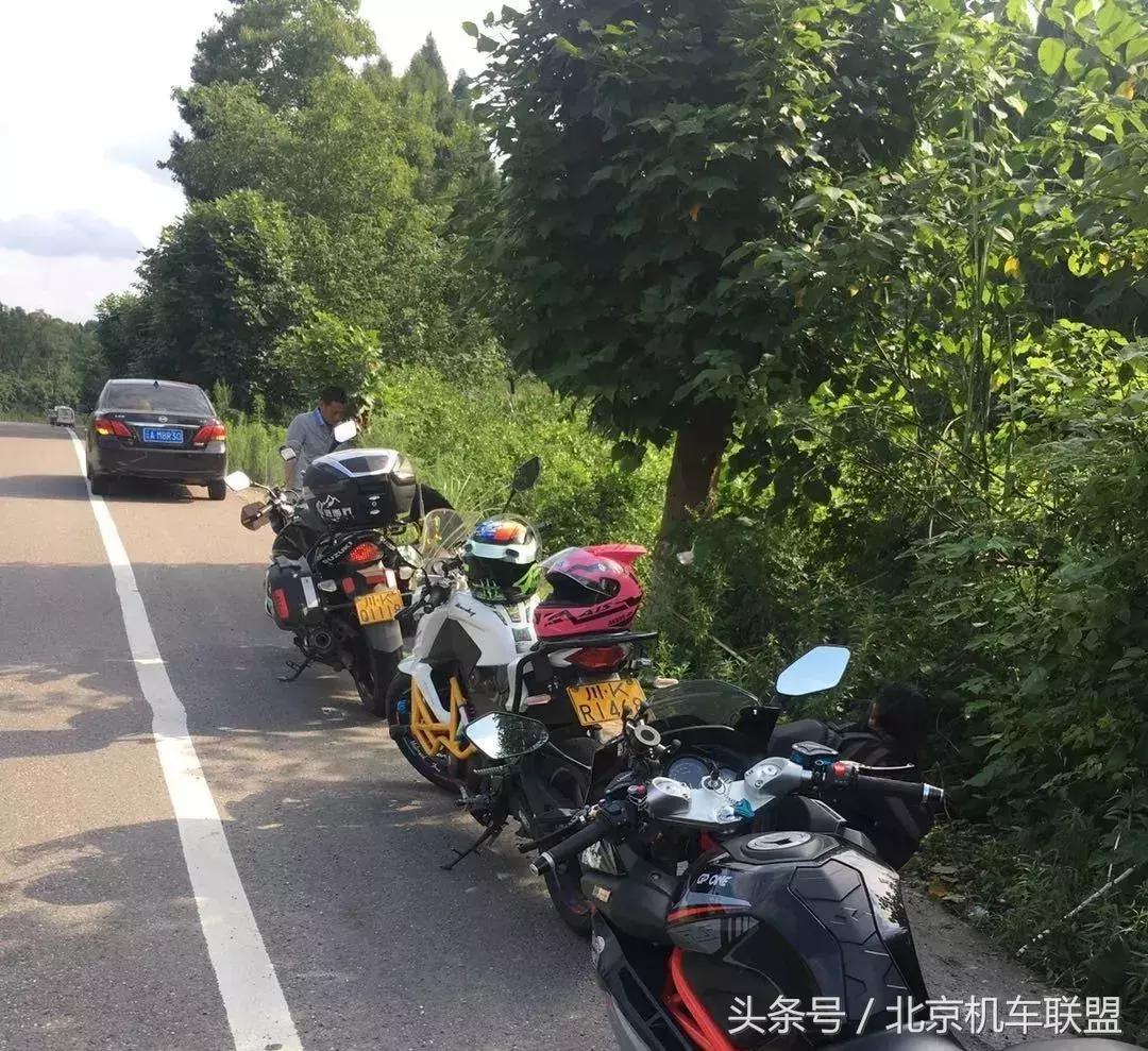 摩友旅途美景,摩友们感受骑行的独特魅力