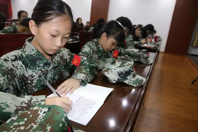 欢乐暑假消防知识小课堂,快乐夏令营小小消防兵