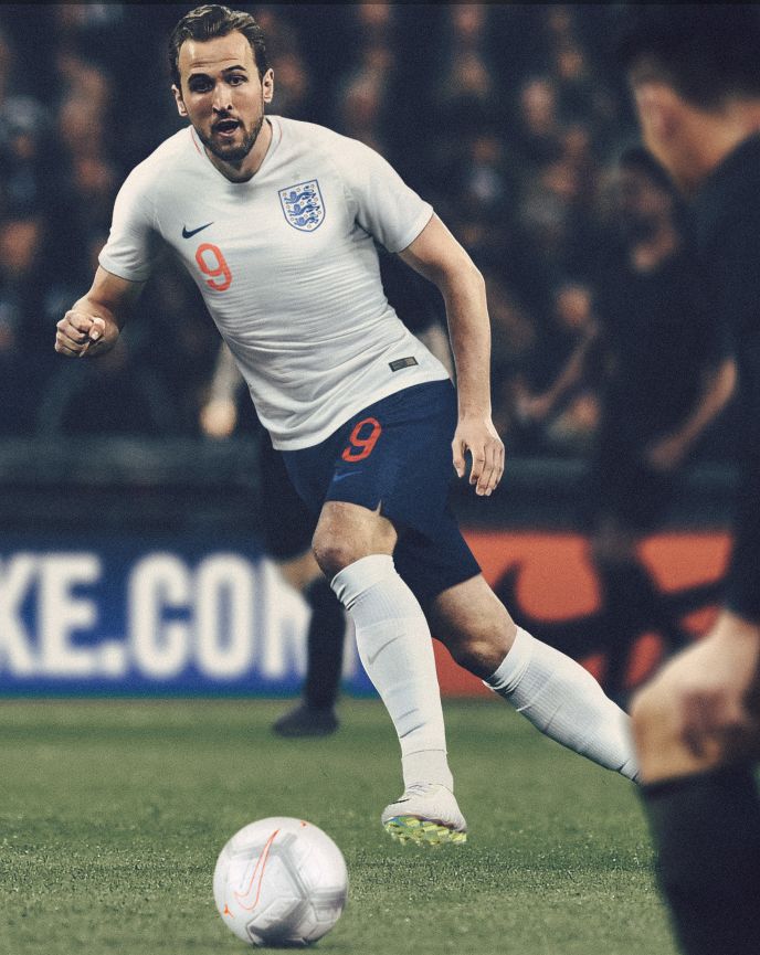 篮球鞋随处可见,足球鞋却难得一见,网友:国产巨头真是精明啊