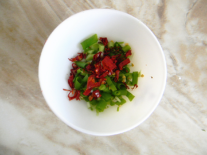 教你在家自制凉粉酸辣爽口太美味,凉粉这样做香辣酸爽好吃到没朋友