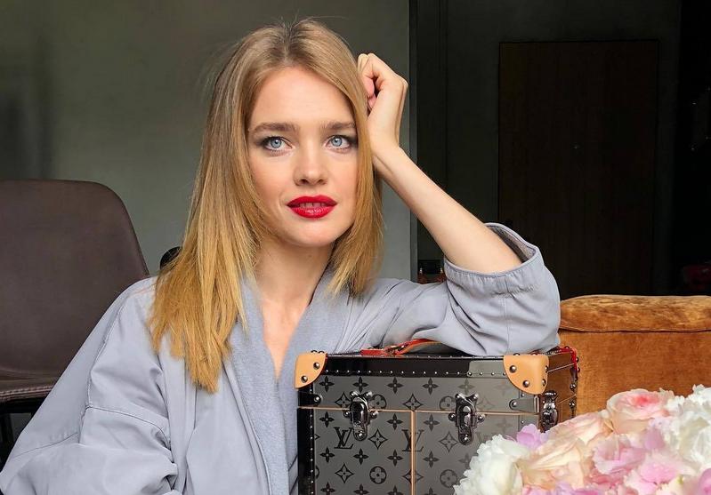 世界杯拉姆捧杯,2022世界杯拉姆携金杯出场视频