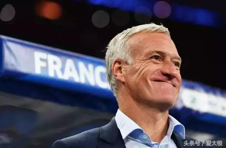 法国队2018夺冠拿大力神杯,2018世界杯法国举起大力神杯