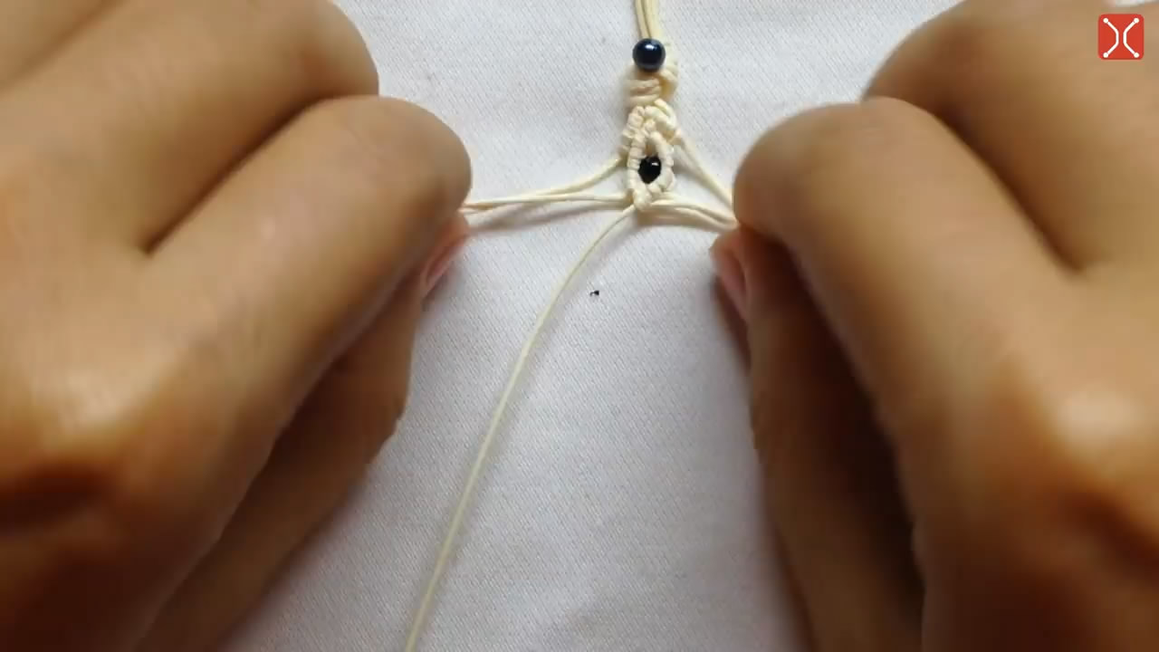 新款925银光面简约手工编织手链,红绳手链100种编织教程完整视频