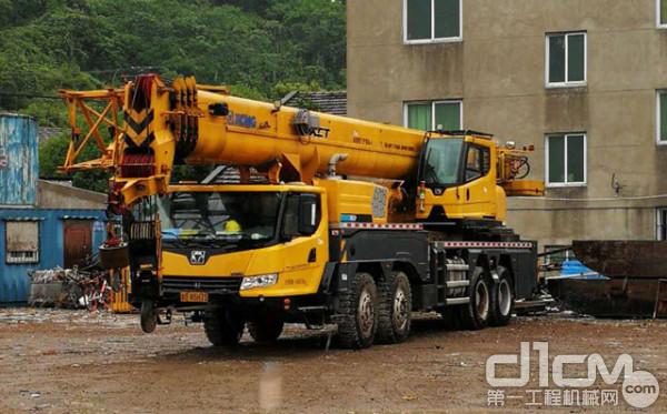 徐工2600吨起重机吊装现场,徐工750吨全地面起重机的吊装视频
