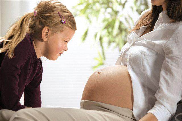 怀孕后，准妈妈身上这四种味道会越来越明显，有时候很尬尴