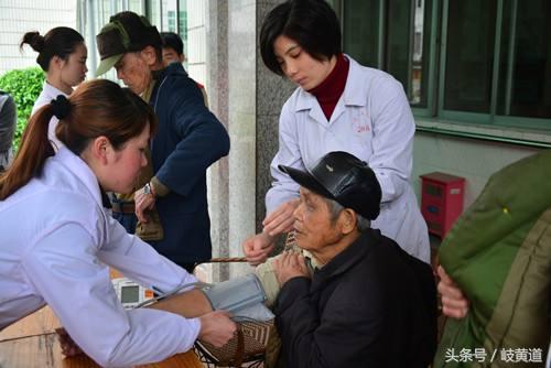 老人5-6天没大便危险吗,瘫痪老人二十多天没排便突然排便