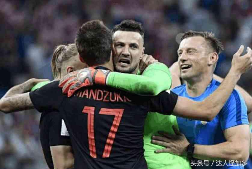 克罗地亚人脱下衣服让世人看透：哪有什么奇迹只有普通人含泪奔跑