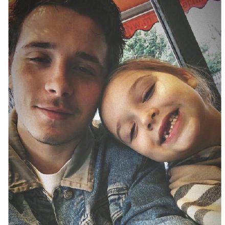 贝克汉姆全家度假，穿着比基尼的小七胖得实在太可爱了，贝嫂好瘦