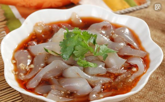 老东北美食五彩大拉皮凉拌做法,老东北美食东北大拉皮的正宗做法