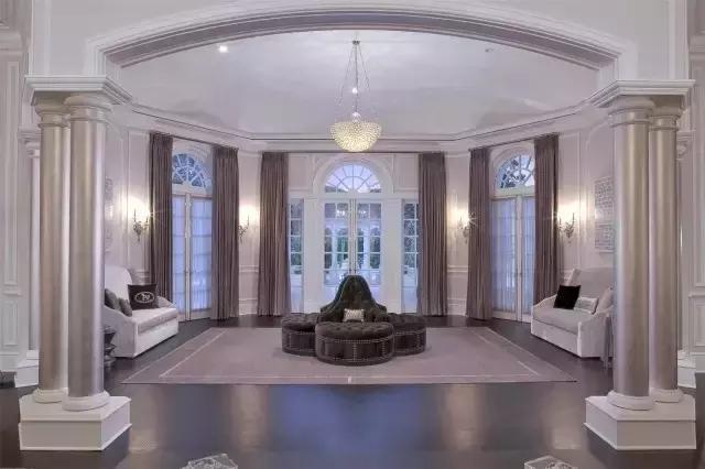 c罗和梅西的家,c罗梅西贝克汉姆豪宅对比