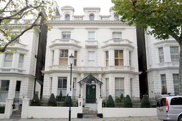 c罗和梅西的家,c罗梅西贝克汉姆豪宅对比