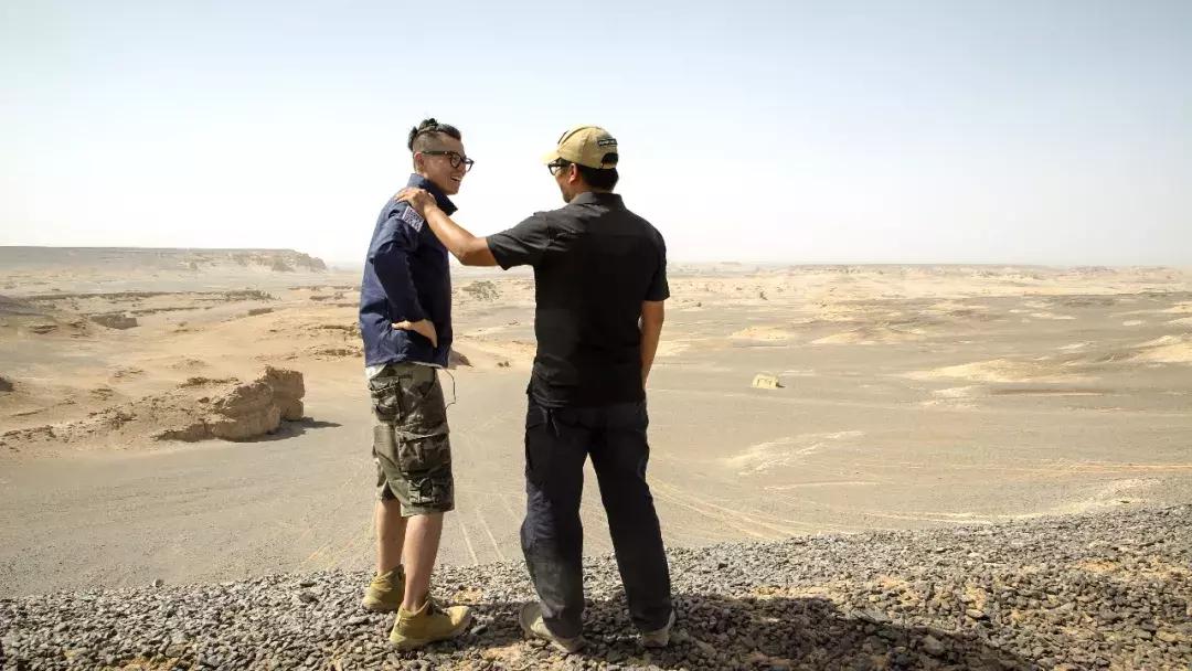 沙漠里把车开到起飞，这才是男人该玩的游戏｜远途心路