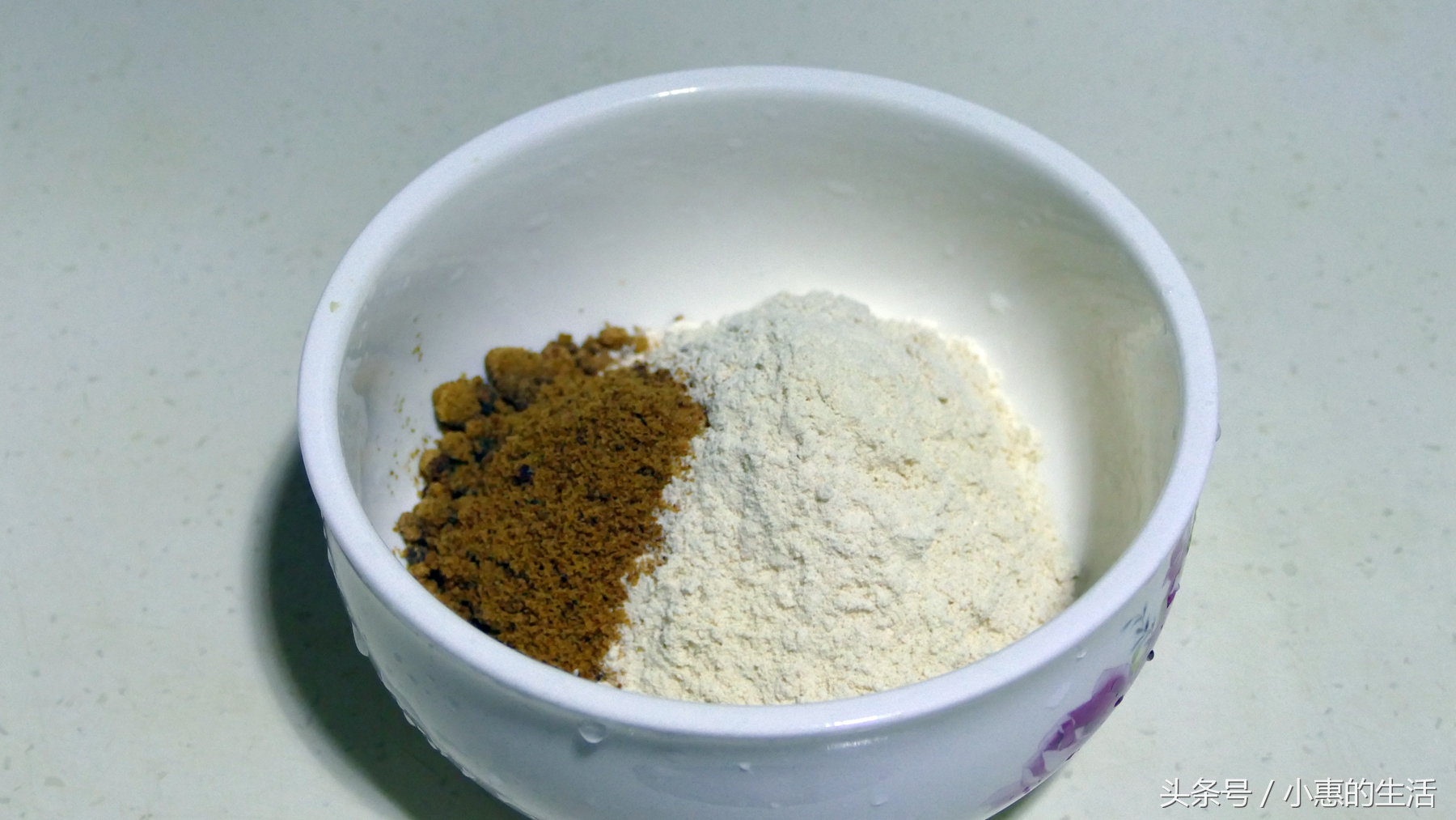 炒面：不用油炒，不加任何调料，开水烫一烫搅一搅就可以吃