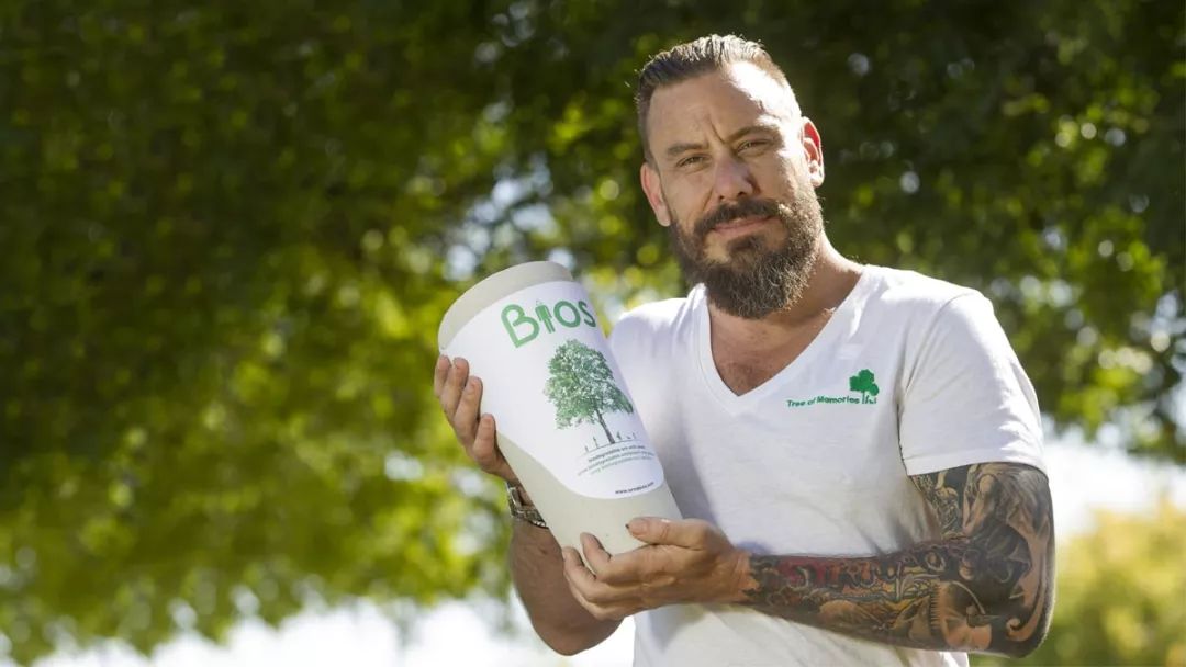 老外学中国人吃西餐,外国人学中国人吃糖