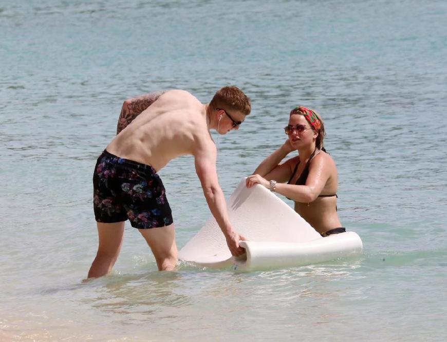 踢足球能挣多少钱,踢英超有多赚钱