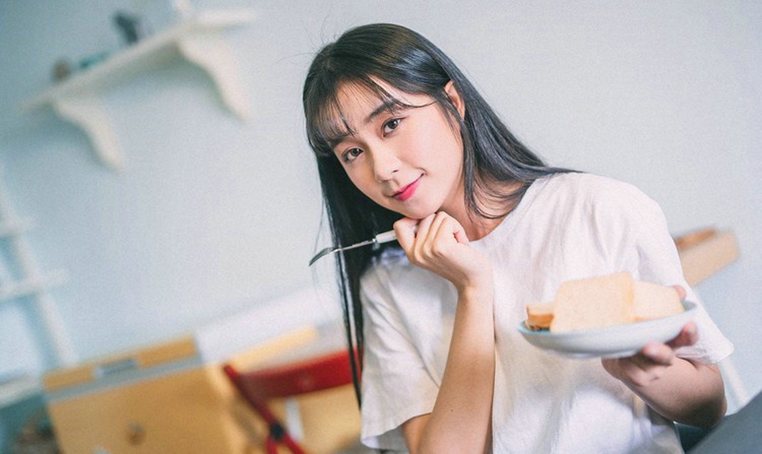 你这是在给小妈打抱不平吗？分享一下你上她的感觉吧，是不是很爽