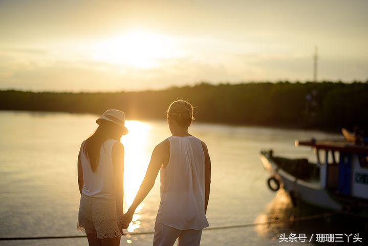 牵手旅行照片怎么拍,出门旅游情侣照怎么拍好看