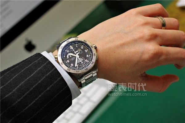 万元石英腕表,万元以内买石英表还是机械表