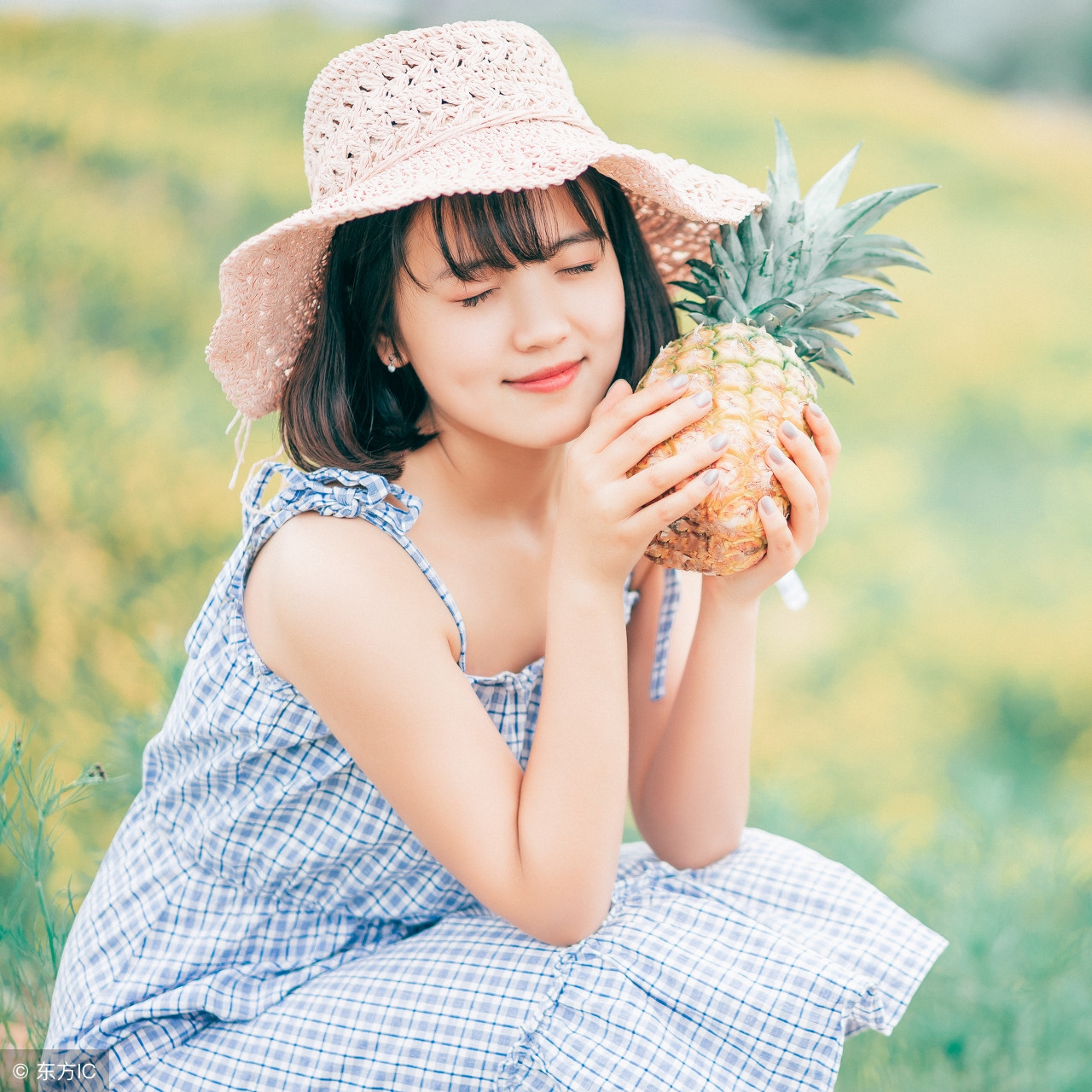 她把手术刀一下刺进自己小腹，说这一刀惩罚自己错爱那么多年