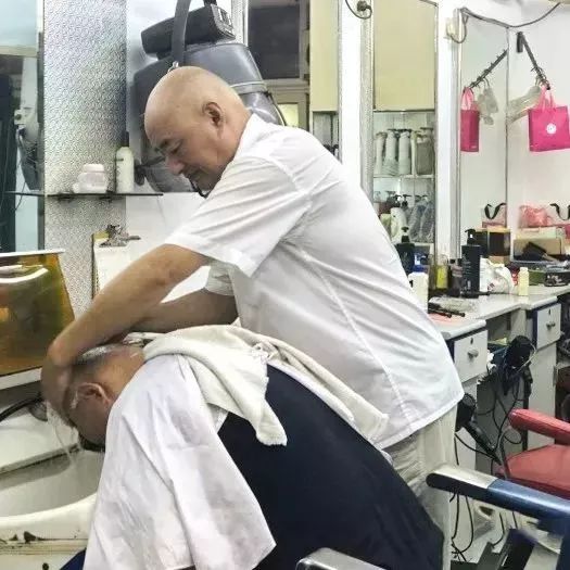 老底子剃头发视频,老底子理发