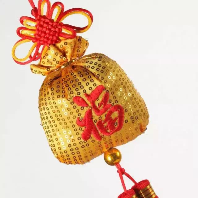 中国结是中国的一种传统而典型,中国结的样式和寓意