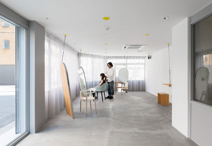 清新脱俗理发店,越南路边理发店