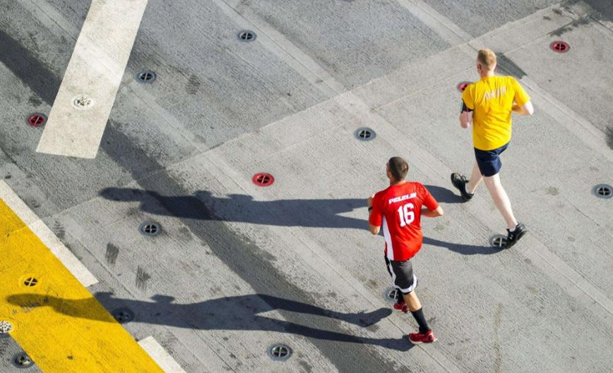 长期跑步后腿容易抽筋,跑步时小腿抽筋是什么原因引起的