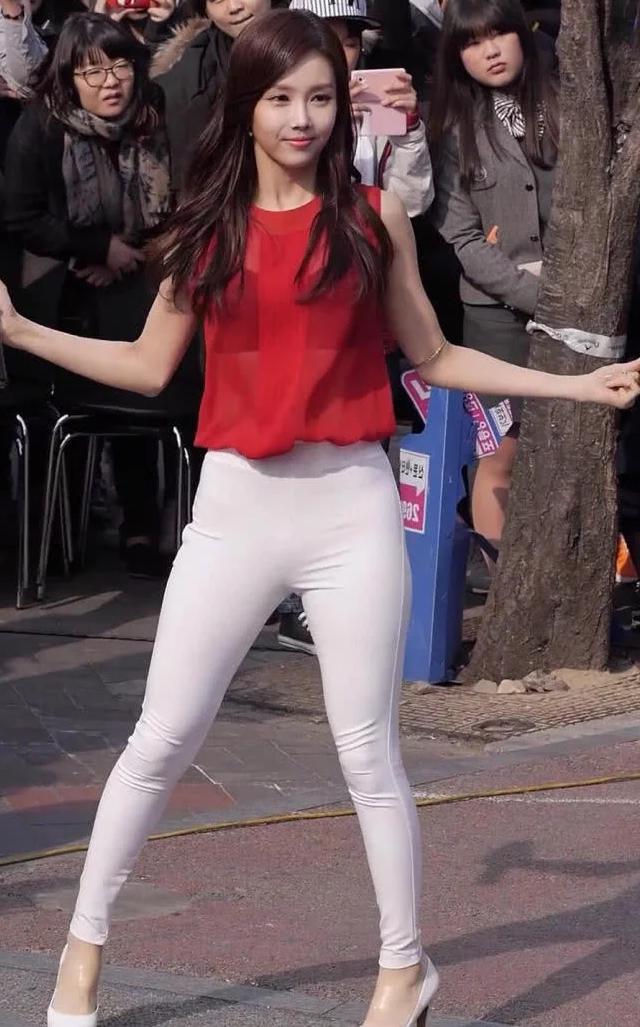 韩国美女热舞穿搭,韩国美女穿牛仔裤跳舞的搭配
