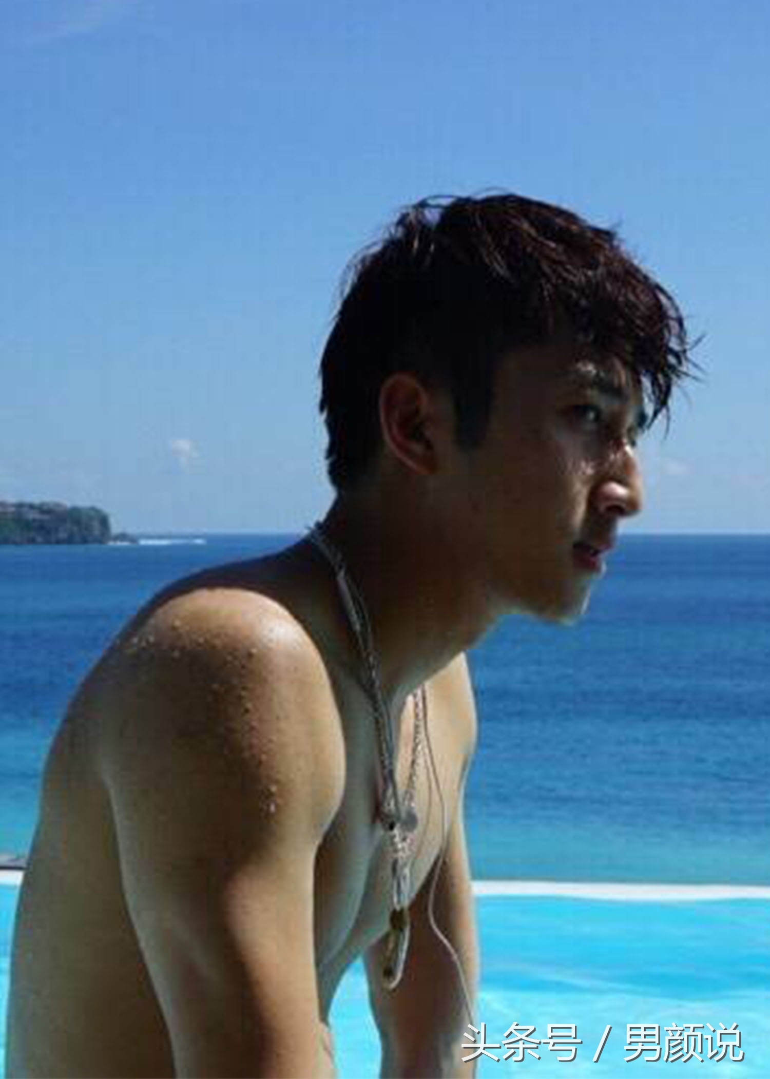 你们说现在的男艺人太阴柔，那这位肌肉帅哥怎么样？