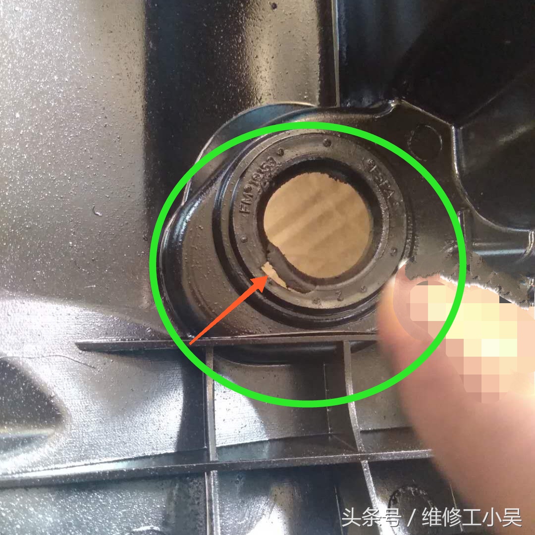 10款宝马x5n62发动机漏油,10年宝马x5缸体漏水