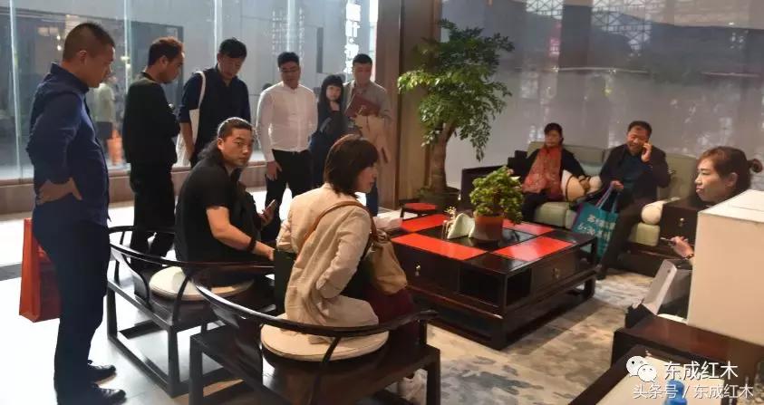 东成文宋新中式家具中山市店,揭秘东成红木热销背后的秘密