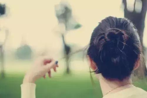 愿陪君醉笑三千场不诉离殇意思,醉笑陪君三千场不诉离殇写给谁的