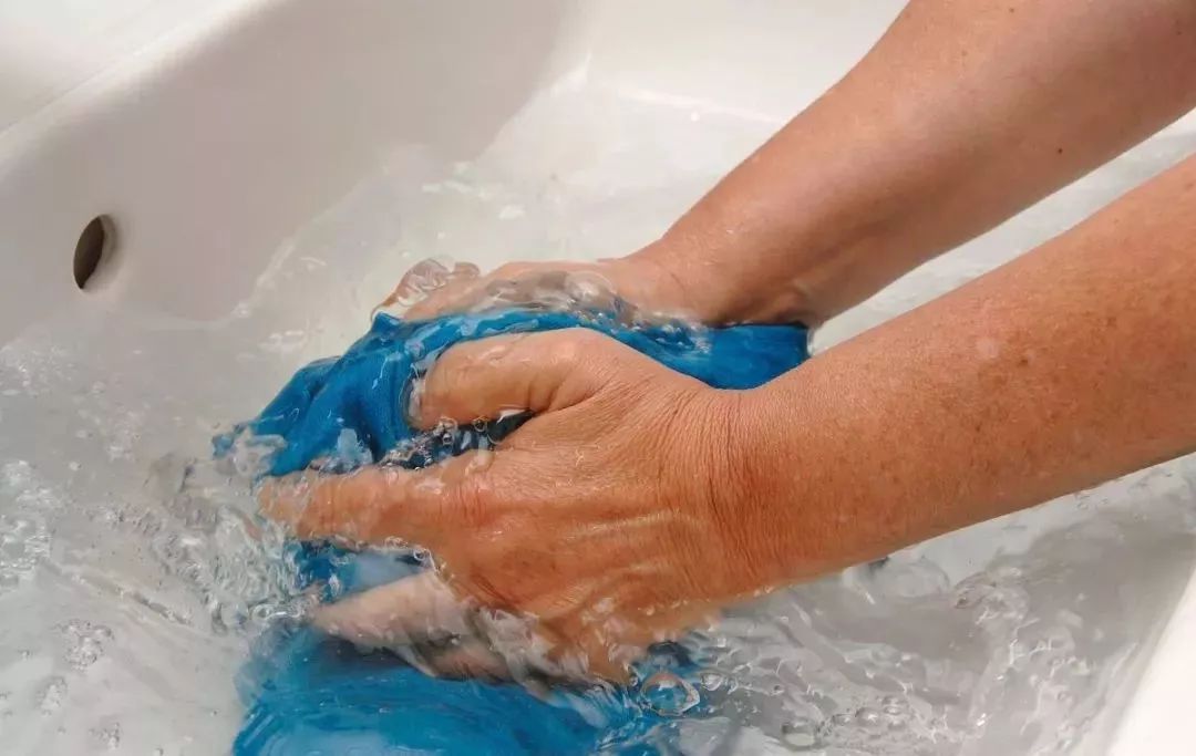 polo衣服缩水怎么恢复妙招,衣服起皱缩水教你一招快速解决