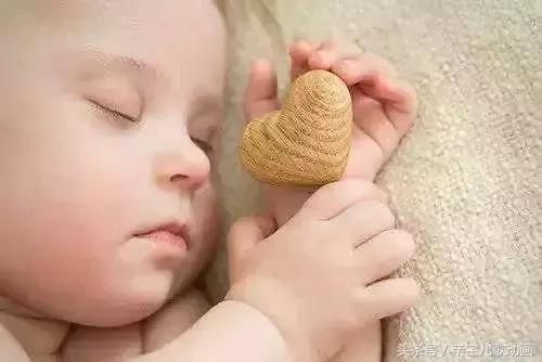 宝宝头顶软软一块怎么办,宝宝头顶软软的