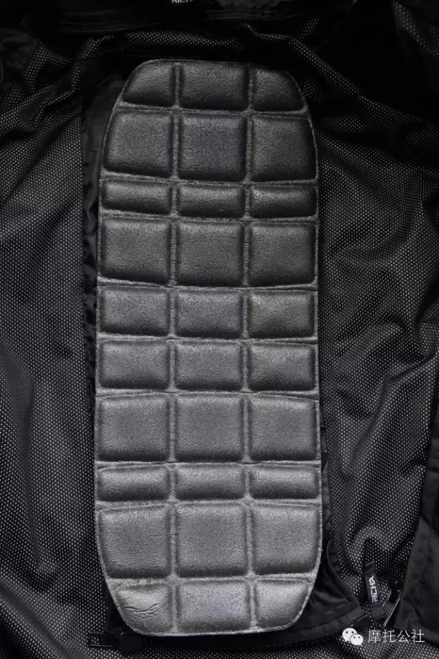 夏天雨天适合骑摩托车吗,新手雨天骑摩托车注意事项