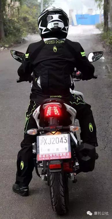 夏天雨天适合骑摩托车吗,新手雨天骑摩托车注意事项